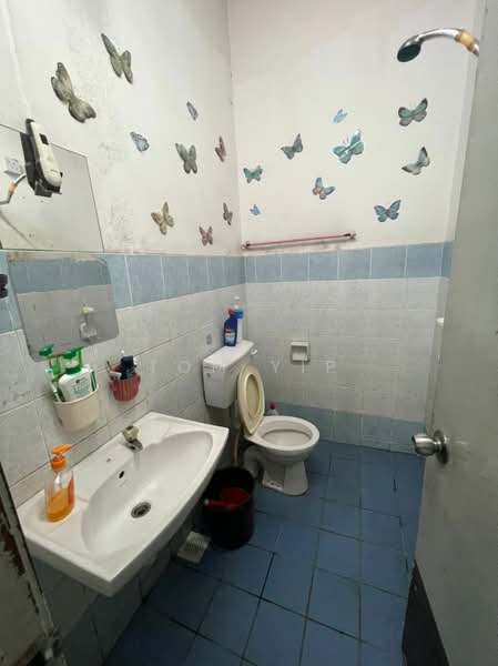 1-storey Terraced House for Sale in Taman Pelangi (Rawang) - Tom Yip - Bathroom - PropertyGuru.com.my