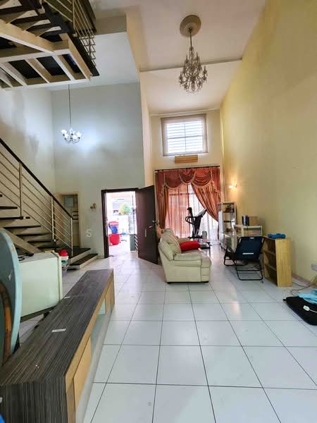 3-storey Terraced House for Sale in Lake Fields (Sungai Besi) - Suki Tan - Living Room - PropertyGuru.com.my