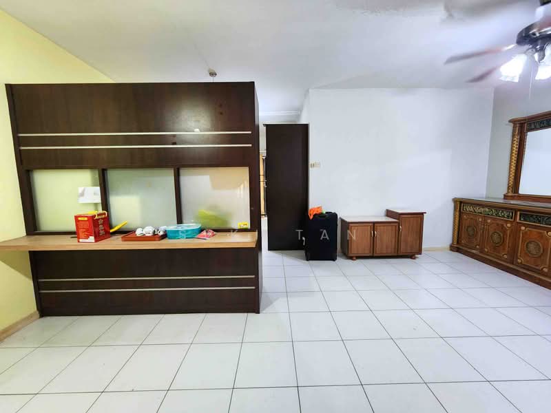 3-storey Terraced House for Sale in Lake Fields (Sungai Besi) - Suki Tan - Living Room - PropertyGuru.com.my