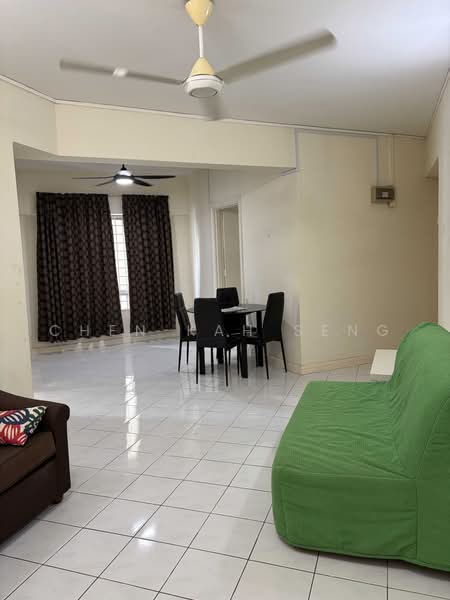 Kondominium untuk Dijual di Pantai Panorama Condominiums - Chen Kah Seng - Living Room - PropertyGuru.com.my