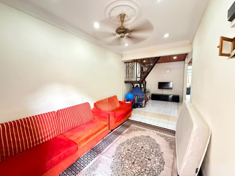 1-storey Terraced House for Sale in Taman Pelangi (Rawang) - Tom Yip - Living Room - PropertyGuru.com.my