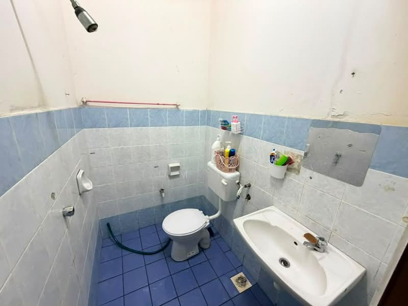 1-storey Terraced House for Sale in Taman Pelangi (Rawang) - Tom Yip - Bathroom - PropertyGuru.com.my