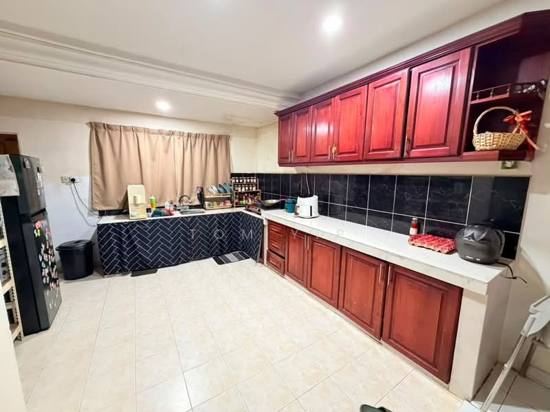 1-storey Terraced House for Sale in Taman Pelangi (Rawang) - Tom Yip - Kitchen - PropertyGuru.com.my