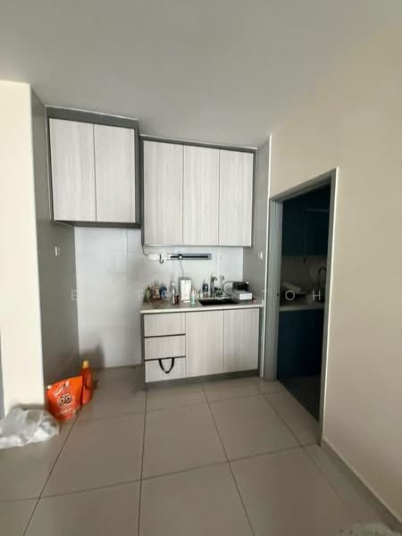 Kediaman Servis untuk Dijual di KSL Residence @ Daya - Ee Fong Toh - Kitchen - PropertyGuru.com.my
