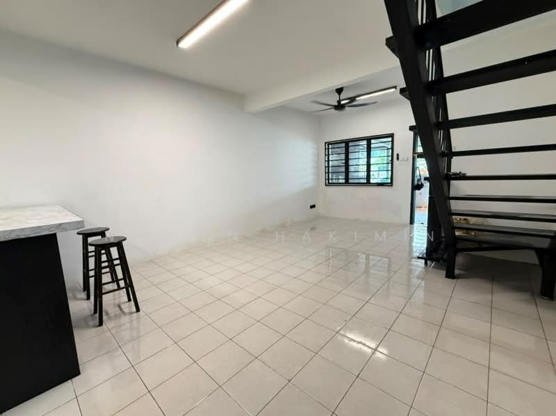 Rumah Teres untuk Dijual di Sungai Buloh (Selangor) - Nazrin Hakimin - Living Room - PropertyGuru.com.my