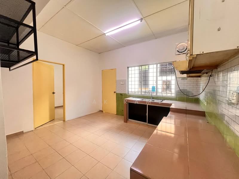 Rumah Teres 2-Tingkat untuk Dijual di Usj 22 (Subang Jaya) - Ishak Ramli - Kitchen - PropertyGuru.com.my