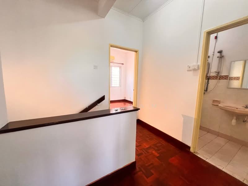 Rumah Teres 2-Tingkat untuk Dijual di Usj 22 (Subang Jaya) - Ishak Ramli - Bathroom - PropertyGuru.com.my