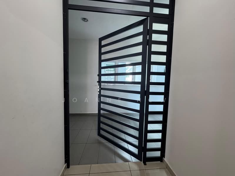 Kediaman Servis untuk Dijual di Parkland Residence - Joanne How - Entrance - PropertyGuru.com.my
