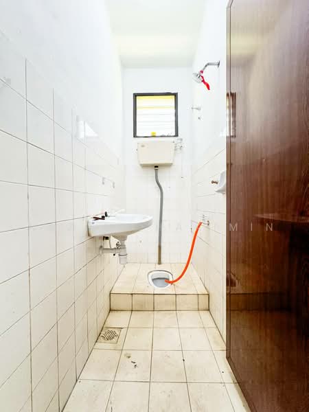 Terraced House for Sale in Bukit Sentosa (Rawang) - Nazrin Hakimin - Bathroom - PropertyGuru.com.my