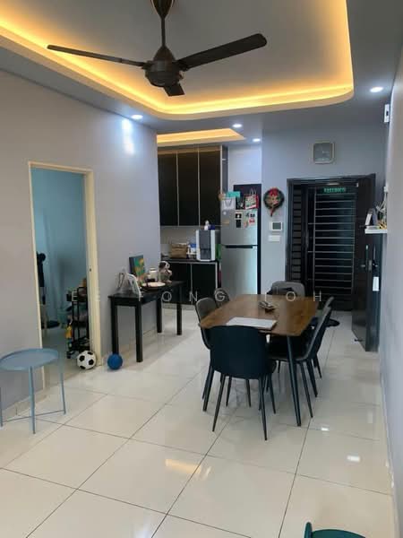 Service Residence for Sale at D'Summit Residences - Ee Fong Toh - Dining Room - PropertyGuru.com.my