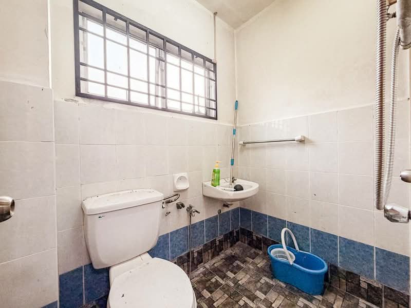 Terraced House for Sale in Templer Heritage (Rawang) - Nazrin Hakimin - Bathroom - PropertyGuru.com.my