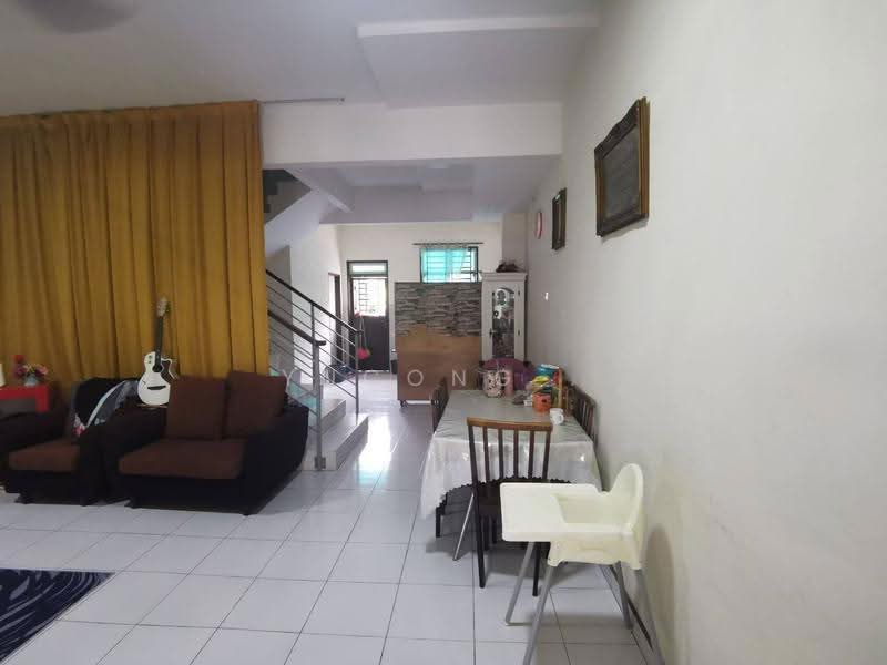 Rumah Teres 2-Tingkat untuk Dijual di Taman Putri Kulai (Kulai) - Yucong . - Living Room - PropertyGuru.com.my