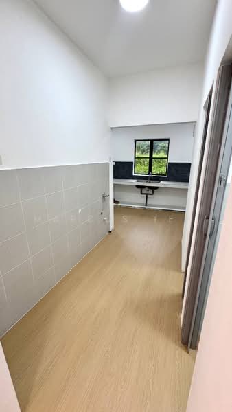 Rumah Teres 2-Tingkat untuk Dijual di Taman Daiman Jaya (Kota Tinggi) - Marcus Tey - Kitchen - PropertyGuru.com.my