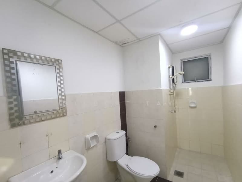 Kediaman Servis untuk Dijual di Koi Kinrara - Gilbert Tay - Bathroom - PropertyGuru.com.my
