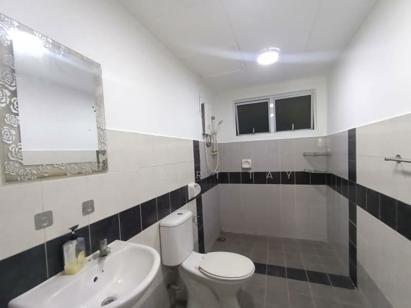 Kediaman Servis untuk Dijual di Koi Kinrara - Gilbert Tay - Bathroom - PropertyGuru.com.my