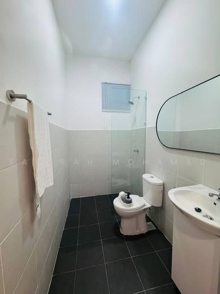 Kediaman Servis untuk Dijual di Sentrio Residences @ Senai - Sabirah Mohamad - Bathroom - PropertyGuru.com.my