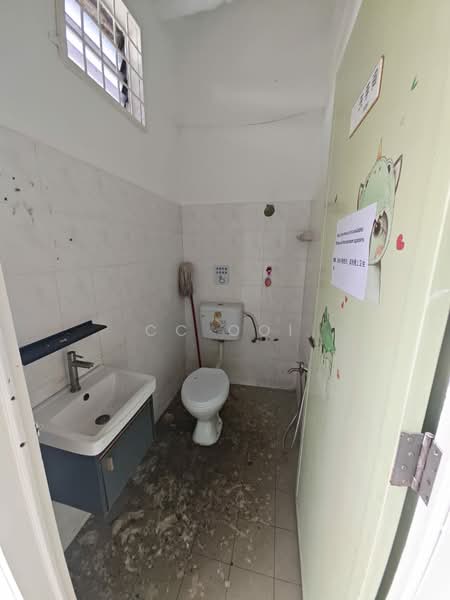 Kedai untuk Disewa di Lebuh Melaka (George Town) - CC Ooi - Bathroom - PropertyGuru.com.my