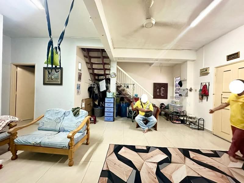 Rumah Teres untuk Dijual di Bandar Tasik Puteri (Rawang) - Nazrin Hakimin - Living Room - PropertyGuru.com.my