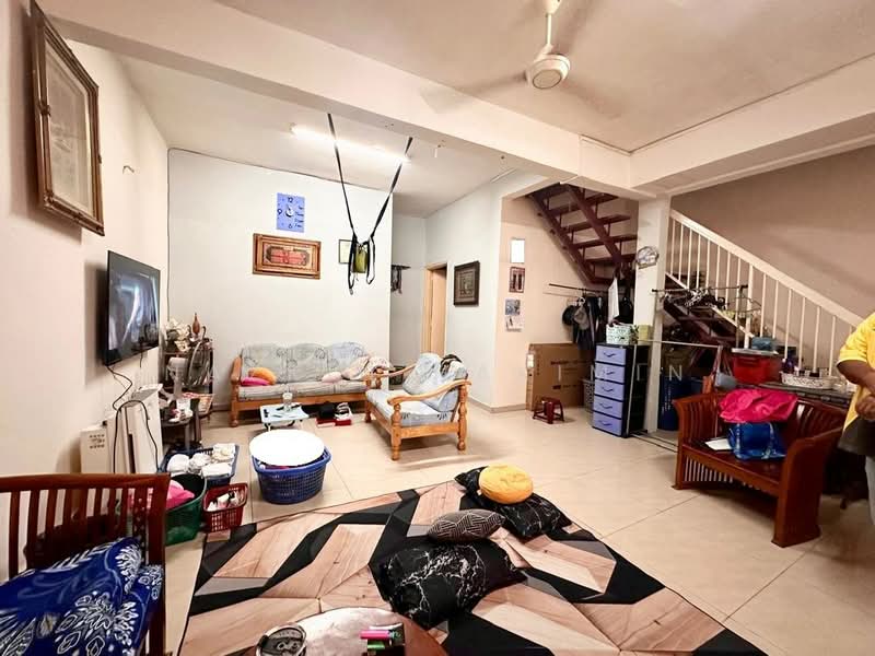Rumah Teres untuk Dijual di Bandar Tasik Puteri (Rawang) - Nazrin Hakimin - Living Room - PropertyGuru.com.my