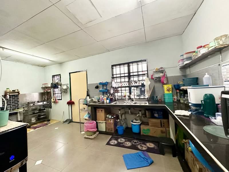 Rumah Teres untuk Dijual di Bandar Tasik Puteri (Rawang) - Nazrin Hakimin - Kitchen - PropertyGuru.com.my