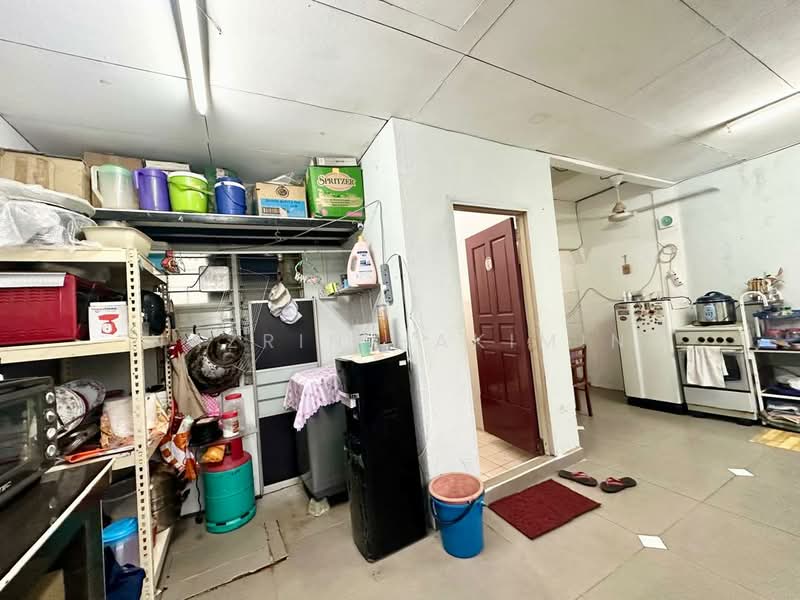Rumah Teres untuk Dijual di Bandar Tasik Puteri (Rawang) - Nazrin Hakimin - Kitchen - PropertyGuru.com.my