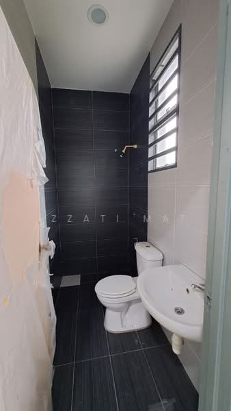 Semi-Detached House for Sale in Seremban (Negeri Sembilan) - Izzati Mat - Bathroom - PropertyGuru.com.my