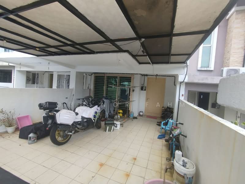 2-storey Terraced House for Sale in Bandar Putra Permai (Seri Kembangan) - Mohd Nor Fahmi - Exterior - PropertyGuru.com.my
