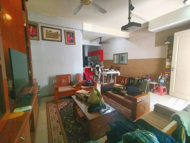 2-storey Terraced House for Sale in Bandar Putra Permai (Seri Kembangan) - Mohd Nor Fahmi - Living Room - PropertyGuru.com.my
