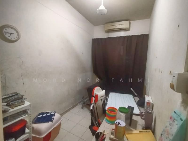 2-storey Terraced House for Sale in Bandar Putra Permai (Seri Kembangan) - Mohd Nor Fahmi - Study - PropertyGuru.com.my
