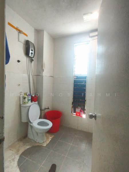 2-storey Terraced House for Sale in Bandar Putra Permai (Seri Kembangan) - Mohd Nor Fahmi - Bathroom - PropertyGuru.com.my