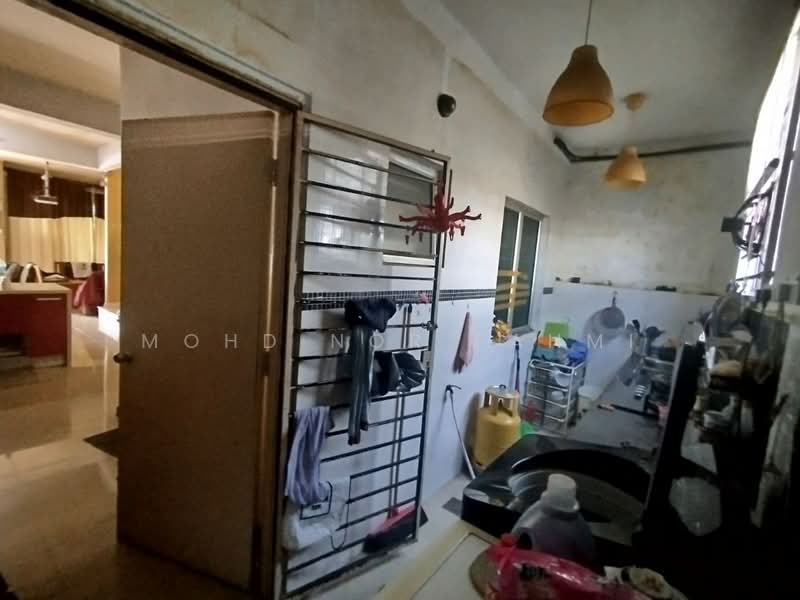2-storey Terraced House for Sale in Bandar Putra Permai (Seri Kembangan) - Mohd Nor Fahmi - Kitchen - PropertyGuru.com.my