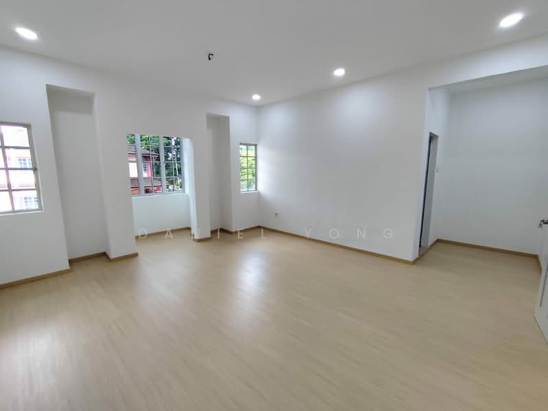 Rumah Teres 2-Tingkat untuk Dijual di Bandar Putra (Kulai) - Daniel Yong - Living Room - PropertyGuru.com.my