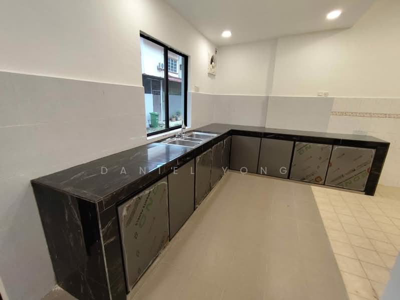 Rumah Teres 2-Tingkat untuk Dijual di Bandar Putra (Kulai) - Daniel Yong - Kitchen - PropertyGuru.com.my