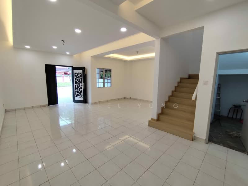 Rumah Teres 2-Tingkat untuk Dijual di Bandar Putra (Kulai) - Daniel Yong - Living Room - PropertyGuru.com.my