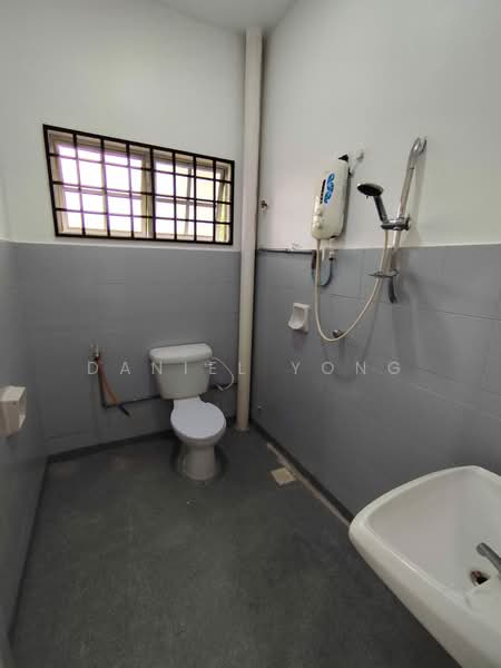 Rumah Teres 2-Tingkat untuk Dijual di Bandar Putra (Kulai) - Daniel Yong - Bathroom - PropertyGuru.com.my