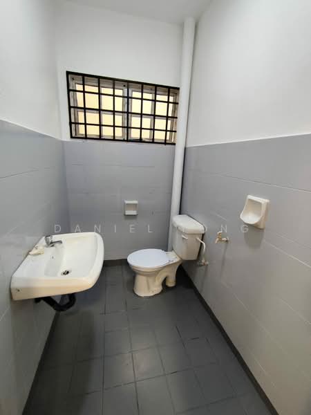 Rumah Teres 2-Tingkat untuk Dijual di Bandar Putra (Kulai) - Daniel Yong - Bathroom - PropertyGuru.com.my