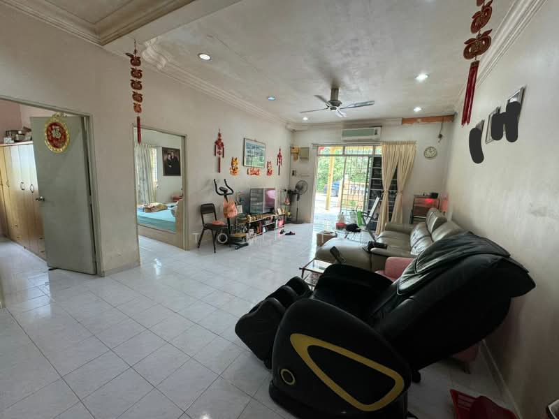 Rumah Berkembar untuk Dijual di Desa Melor (Serendah) - Tom Yip - Living Room - PropertyGuru.com.my