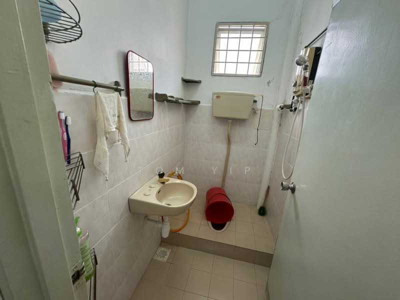 Rumah Berkembar untuk Dijual di Desa Melor (Serendah) - Tom Yip - Bathroom - PropertyGuru.com.my