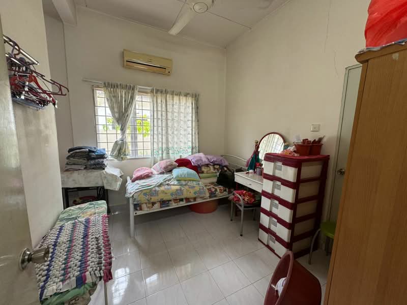 Rumah Berkembar untuk Dijual di Desa Melor (Serendah) - Tom Yip - Bedroom - PropertyGuru.com.my
