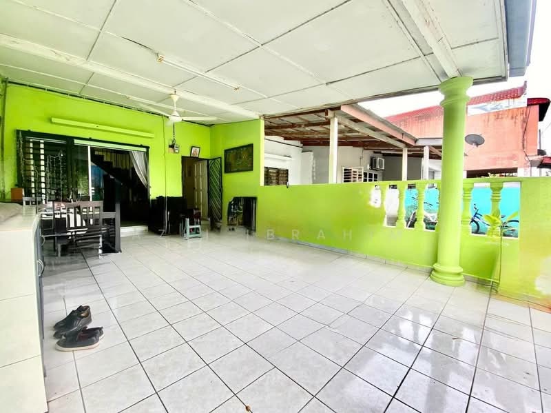 Rumah Teres 2-Tingkat untuk Dijual di Taman Lingkaran Nur (Cheras) - Azli Ibrahim - Exterior - PropertyGuru.com.my