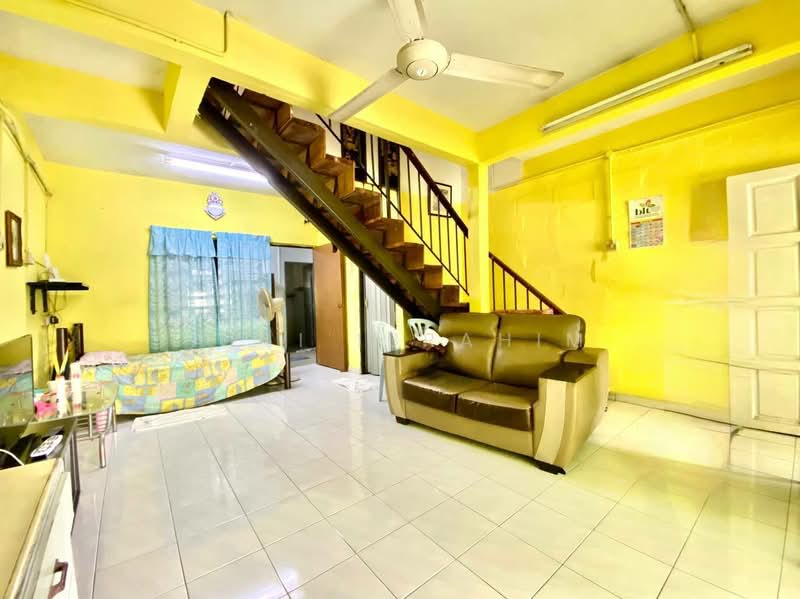 Rumah Teres 2-Tingkat untuk Dijual di Taman Lingkaran Nur (Cheras) - Azli Ibrahim - Living Room - PropertyGuru.com.my