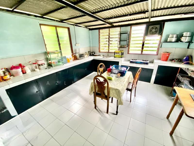 Rumah Teres 2-Tingkat untuk Dijual di Taman Lingkaran Nur (Cheras) - Azli Ibrahim - Kitchen - PropertyGuru.com.my