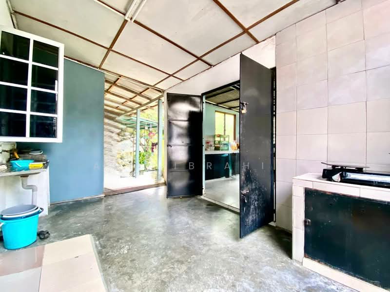 Rumah Teres 2-Tingkat untuk Dijual di Taman Lingkaran Nur (Cheras) - Azli Ibrahim - Kitchen - PropertyGuru.com.my