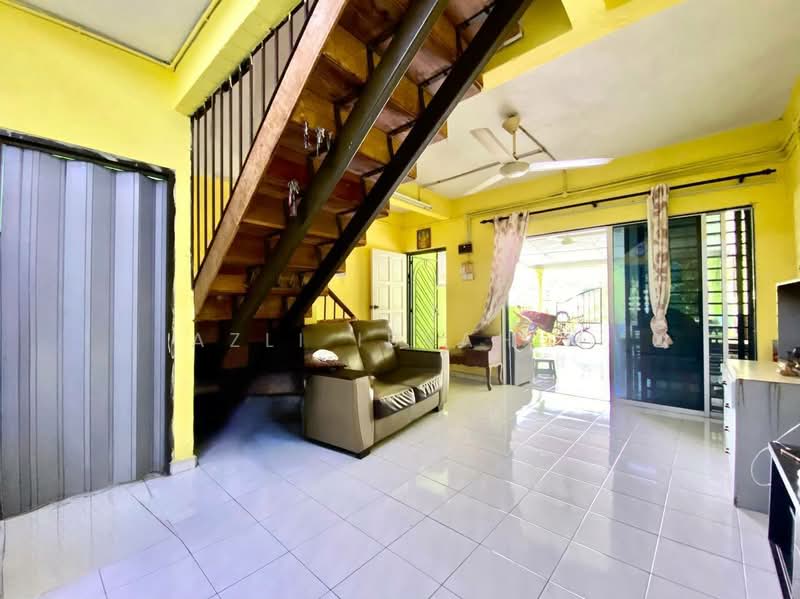 Rumah Teres 2-Tingkat untuk Dijual di Taman Lingkaran Nur (Cheras) - Azli Ibrahim - Living Room - PropertyGuru.com.my