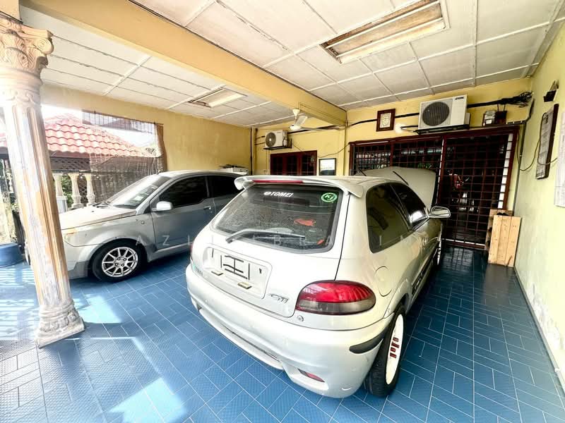 Rumah Teres 1 Tingkat untuk Dijual di Taman Mesra (Kajang) - Azli Ibrahim - Car Park - PropertyGuru.com.my