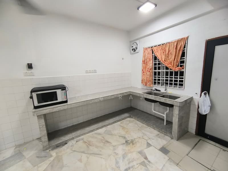 2-storey Terraced House for Rent in Klang (Selangor) - Loga Raju - Kitchen - PropertyGuru.com.my