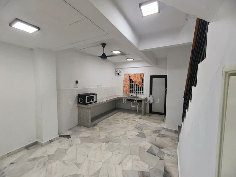2-storey Terraced House for Rent in Klang (Selangor) - Loga Raju - Kitchen - PropertyGuru.com.my