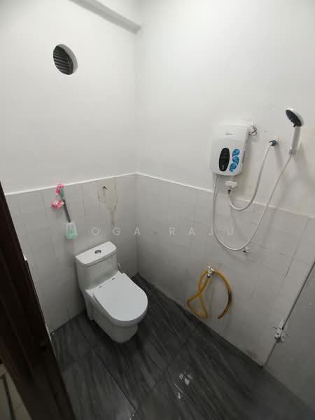 2-storey Terraced House for Rent in Klang (Selangor) - Loga Raju - Bathroom - PropertyGuru.com.my