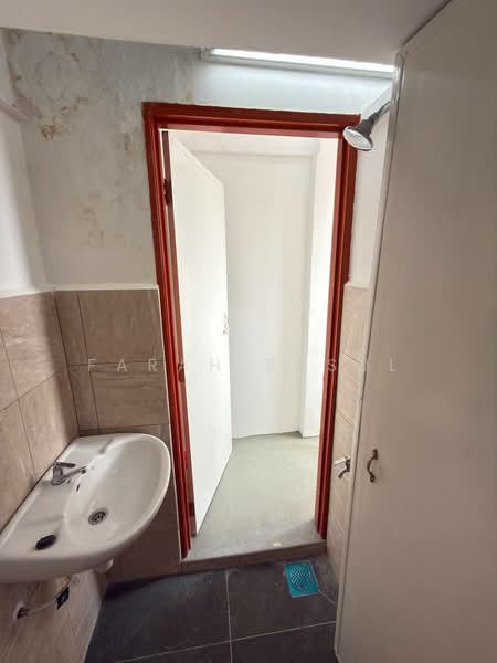 Pangsapuri untuk Dijual di Desa Mentari Apartment - Farah Rasul - Bathroom - PropertyGuru.com.my