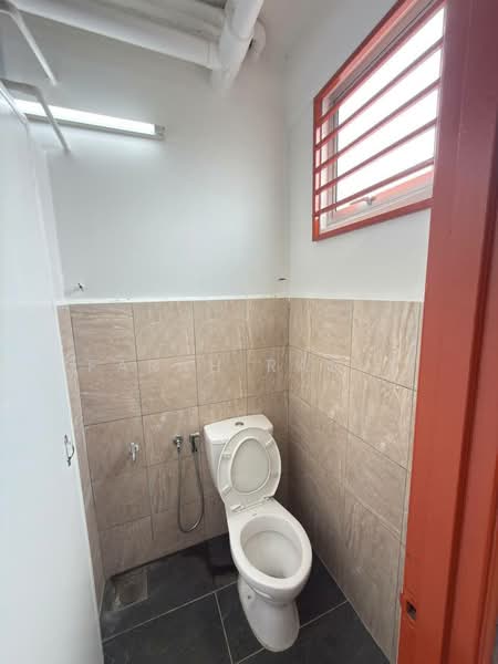Pangsapuri untuk Dijual di Desa Mentari Apartment - Farah Rasul - Bathroom - PropertyGuru.com.my